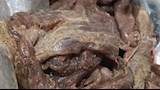 حملات تموينية تكشف كارثة غذائية داخل مطاعم ببنها (1)