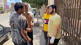 تجمع طلاب بعد امتحان الانجليزي