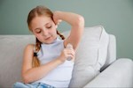 مزيلات عرق الأطفال.. إليك فوائدها المحتملة والمخاطر الصحية 
