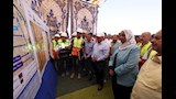 وزير النقل يتفقد مسار القطار السريع