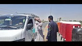 عم خالد يروي عطش المسافرين في عز الحر على صحراوي أسيوط (6)