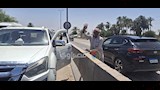 عم خالد يروي عطش المسافرين في عز الحر على صحراوي أسيوط (7)