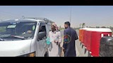 عم خالد يروي عطش المسافرين في عز الحر على صحراوي أسيوط (12)