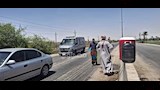 عم خالد يروي عطش المسافرين في عز الحر على صحراوي أسيوط (22)