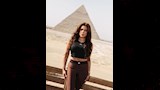 ناهد السباعي امام سفح الاهرامات (2)