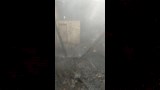 السيطرة على حريق بمخلفات زراعية أعلى أسطح 10 منازل (2)