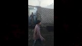 السيطرة على حريق بمخلفات زراعية أعلى أسطح 10 منازل (5)