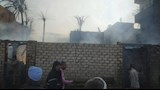 السيطرة على حريق بمخلفات زراعية أعلى أسطح 10 منازل (16)