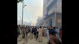 السيطرة على حريق بمخلفات زراعية أعلى أسطح 10 منازل (17)