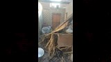 السيطرة على حريق بمخلفات زراعية أعلى أسطح 10 منازل (9)_5