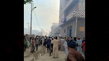 السيطرة على حريق بمخلفات زراعية أعلى أسطح 10 منازل (20)_11