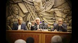 الدكتور زاهي حواس خلال ندوة بنقابة الصحفيين (9)