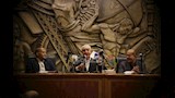 الدكتور زاهي حواس خلال ندوة بنقابة الصحفيين (15)