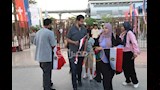 توزيع أعلام مصر على الجماهير في الفان زون لدعم منتخبنا أمام بلجيكا  (6)