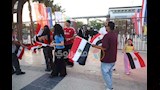 توزيع أعلام مصر على الجماهير في الفان زون لدعم منتخبنا أمام بلجيكا  (9)