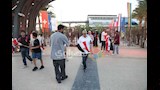 توزيع أعلام مصر على الجماهير في الفان زون لدعم منتخبنا أمام بلجيكا  (3)