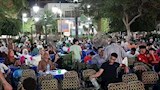 مئات المنياوية يحتشدون لمشاهدة مباراة مصر وبلجيكا  (5)