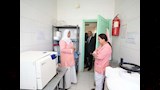 محافظ أسيوط يتفقد وحدة طب الأسرة بموشا ويُحيل موظفًا للتحقيق خلال متابعة انتظام العمل   (10)