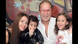 الفنان الراحل وائل نور مع أسرته