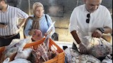 ضبط لحوم ودواجن فاسدة داخل مخزن مطعم في العبور -صور  
