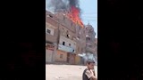 تصاعد الأدخنة من أسفل وأعلى المنزل