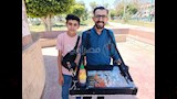  خريج حقوق يقطع 35 كم يوميًا لبيع أول سوشي متنقل (6)