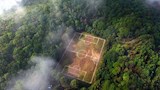 كيف تحوّل بركان خامد إلى واحد من أغرب ملاعب كرة القدم في العالم؟