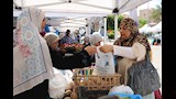محافظ الإسكندرية يتفقد سوق المزارعين (1)_1