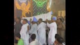  دخول عريس قاعة زفافه على نقالة بقنا (1)
