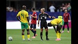 توري بينسو أول حكمة في كأس العالم 2026 (4)