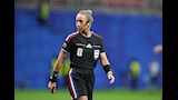 توري بينسو أول حكمة في كأس العالم 2026 (5)