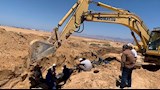 المياه تعود قريبًا.. إصلاح كسر مفاجئ بخط رئيسي في نويبع (صور)