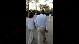 الوافدين على عزاء محمد مرزبان بالملابس البيضاء (4)