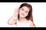 ضعف السمع.. هل يؤثر على تطور الكلام عند الأطفال؟