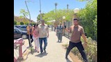 أحمد منير يصل جنازة الفنانة سهام جلال