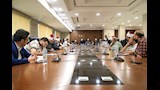 خلال الاجتماع