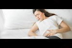 آلام المعدة أم تقلصات الدورة الشهرية عند النساء.. كيف تفرق بينهما؟