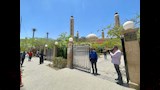 تشييع جثمان الفنانة سهام جلال من مسجد حسن الشربتلي (1)