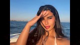منة عرفة بملابس البحر
