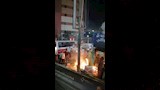 صاحب كشك بأسيوط يشعل النار به اعتراضًا على حملة إزالة (4)