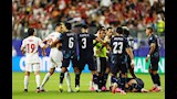 ميجيل ألميرون أول لاعب يطرد بسبب القانون الجديد (5)