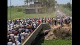 تشييع جثامين ضحايا شاطئ إدكو الثلاثة بقرية كفر الشيخ حسن (1)