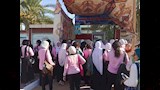 تفتيش طالبات الثانوية العامة بعصا الكترونية للكشف عن اجهزة الغش بالوادي الجديد