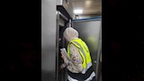 ضبط وإعدام كميات من الأغذية منتهية الصلاحية في مارينا الغردقة (1)