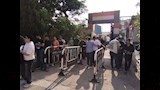 تفتيش آذان الطلاب قبل دخول لجان الثانوية العامة (2)