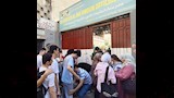 تفتيش آذان الطلاب قبل دخول لجان الثانوية العامة (6)