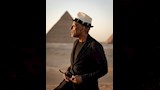 جيانكارلو إسبوزيتو أمام سفح الأهرامات (2)