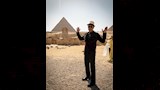 جيانكارلو إسبوزيتو أمام سفح الأهرامات (7