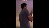 مينا مسعود يشجع المنتخب المصري في مباراته ضد نيوزيلندا (1)_6