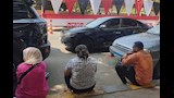 أولياء الأمور ينتظرون الطلاب خارج لجان الثانوية العامة بالجيزة (4)